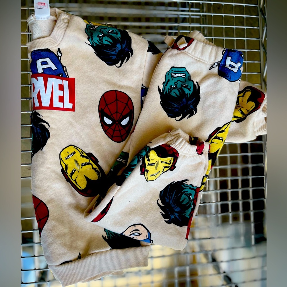 Marvel sweat suit by H&M